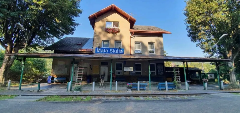 Nádraží v Malé Skále čeká obnova, získá i nová nástupiště. Rekonstrukce se dočká také navazující úsek trati do Turnova