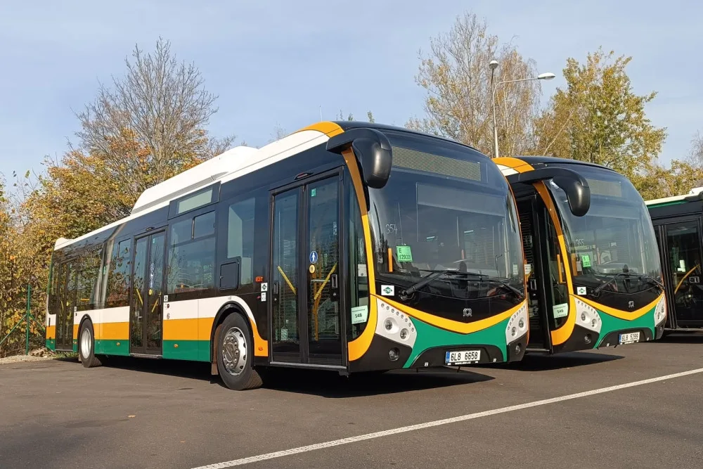 Dopravní podnik koupil deset nových nízkoemisních autobusů, čtyři z nich už jezdí na linkách MHD v Liberci