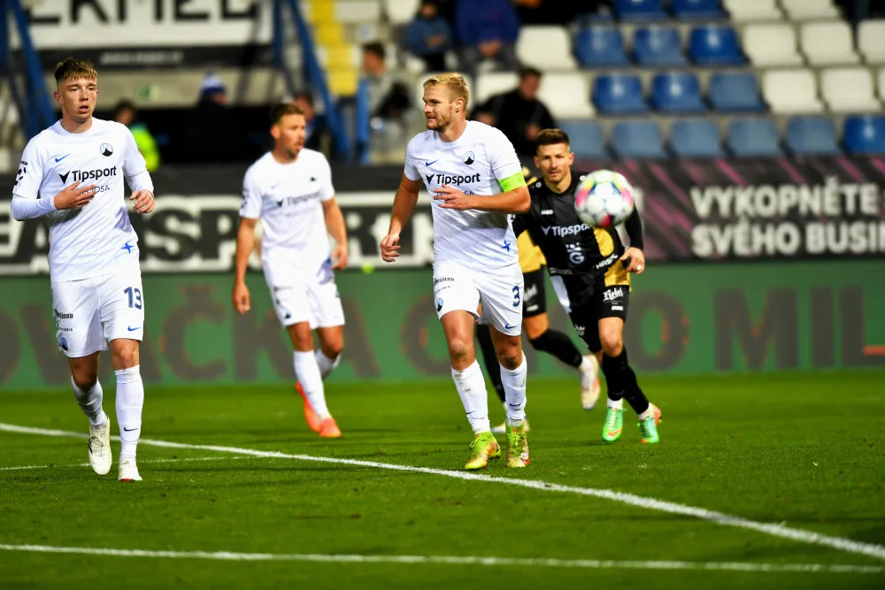 Krásná trefa Hlavatého neplatila, jiný gól nepadl. Slovan se rozešel s Hradcem bez branek