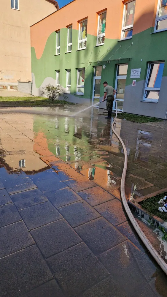 Liberečtí chemici se speciální technikou pomáhali v Opavě s čištěním ulic