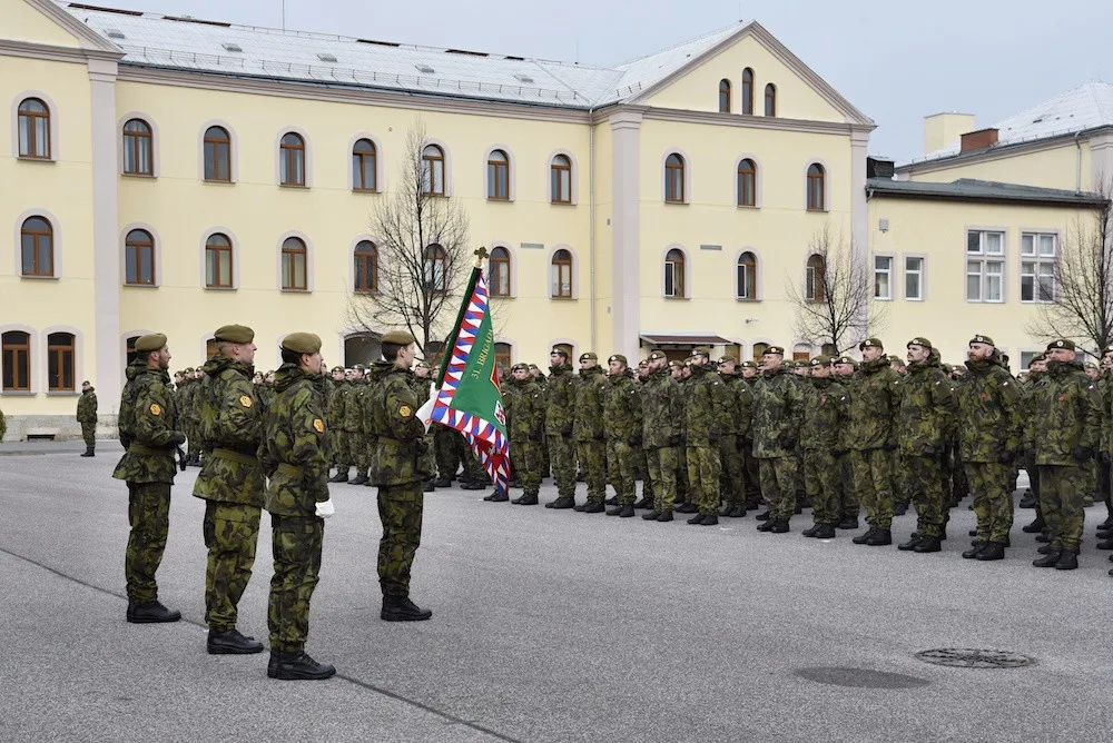 V Den válečných veteránů hejtman vyznamenal zachránce života, vzorné vojáky i hasiče