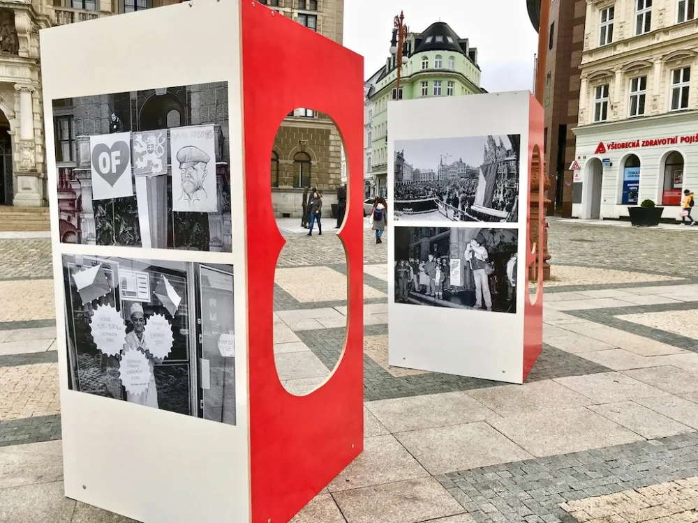 LISTOPAD 1989: Třicet pět let od sametové revoluce. V Liberci začala o den později