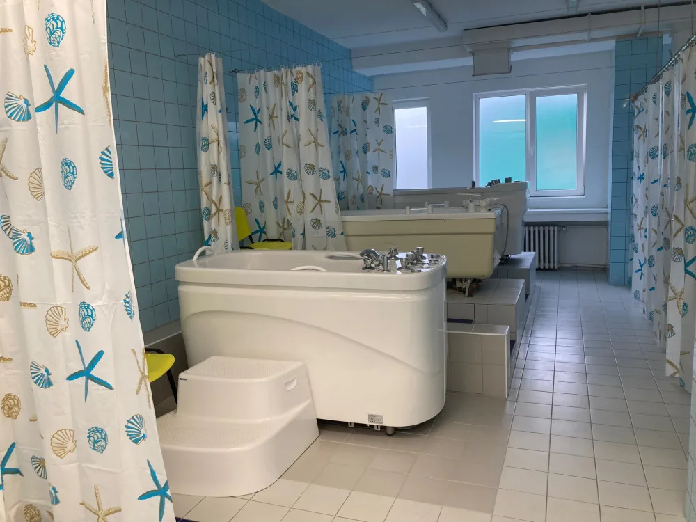 Oddělení rehabilitace září v liberecké nemocnici novotou, otevřela i nový nerezový bazén s relaxační zónou
