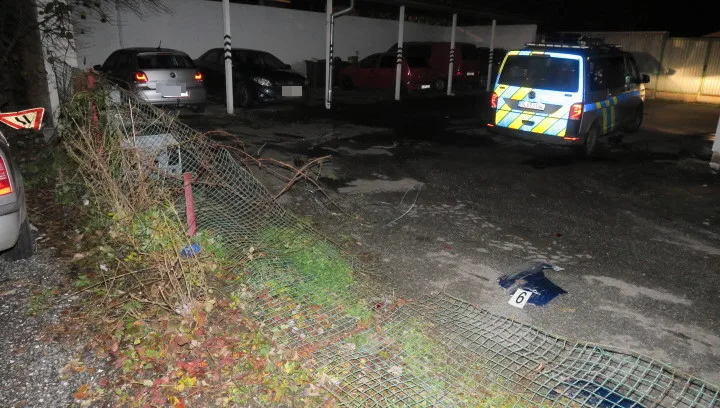 Šílená jízda namol opilého řidiče. Způsobil několik nehod, zastavili ho až svědci a vybitá baterie