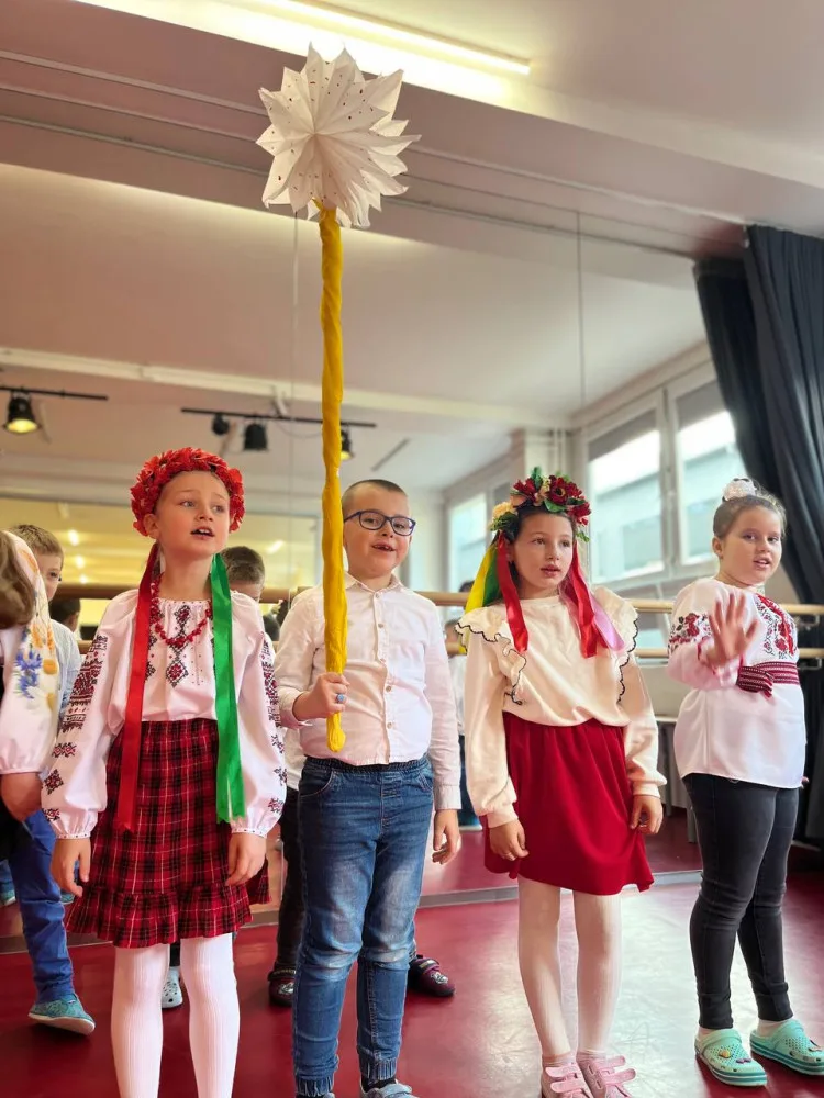 Moje první Vánoce mimo domov: Tradice ukrajinských dětí v České republice
