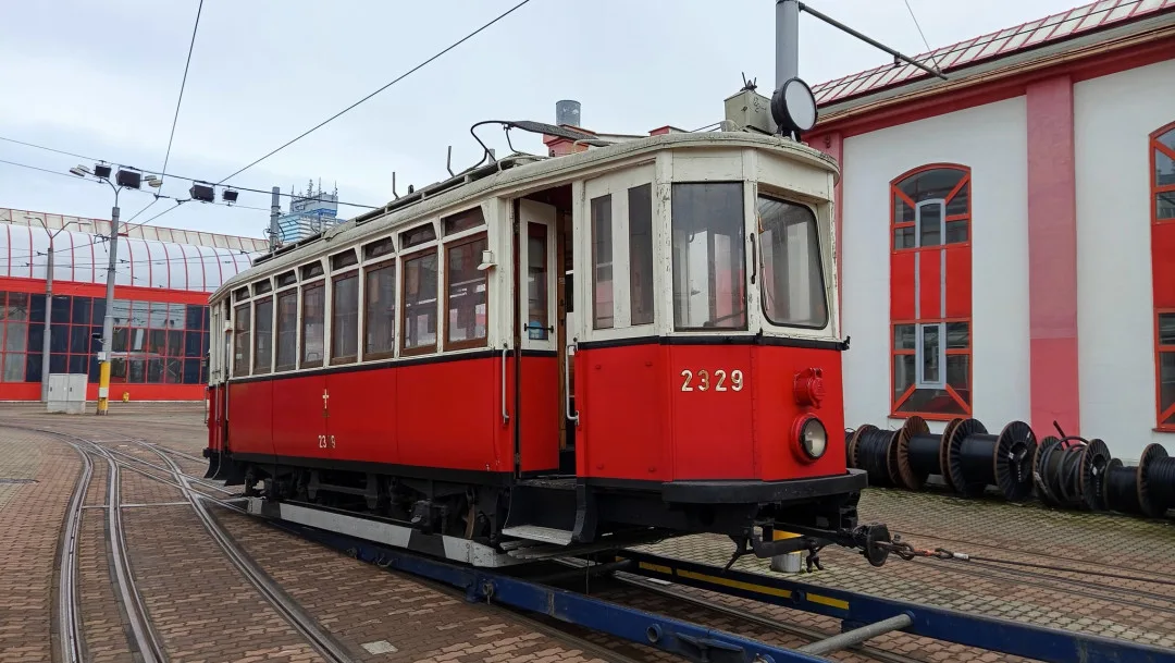 Dopravní podnik koupil historickou tramvaj ve vídeňském stylu, plně provozní. Na liberecké koleje vyjede v roce 2026