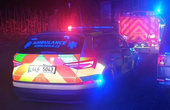 Silnice 13 u Bílého Kostela je po střetu auta s chodcem ve směru od Liberce uzavřená