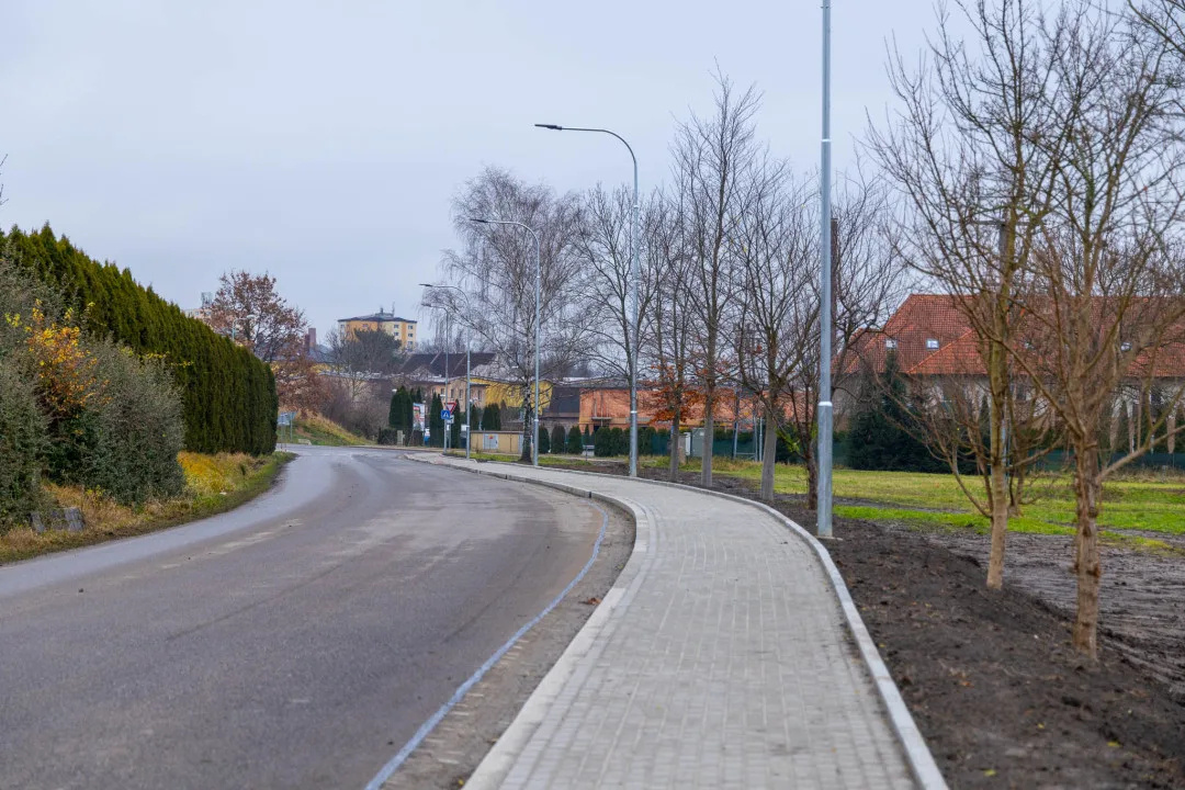 Chodník kolem tenisových kurtů v Hrádku nad Nisou je hotový