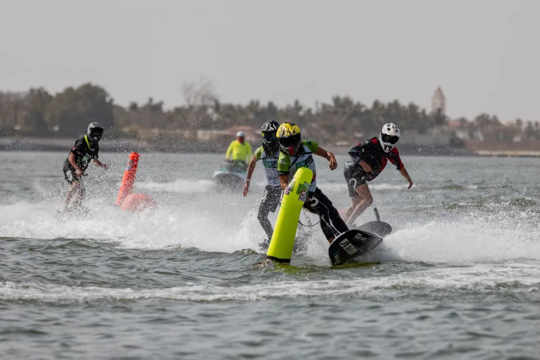 Úspěch Adama Ficka. Student z Liberce získal v celkovém pořadí světovém poháru v motosurfingu bronz