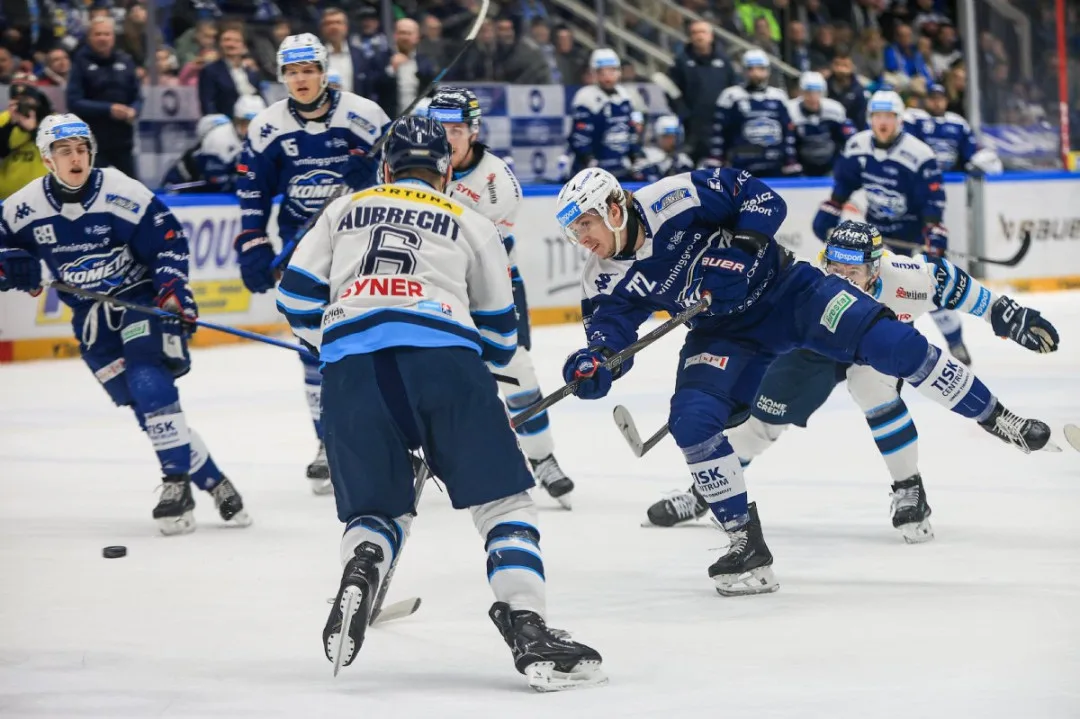 Dobře rozehraný duel v Brně ztratili Tygři v druhé polovině. Na ledě Komety prohráli 4:2