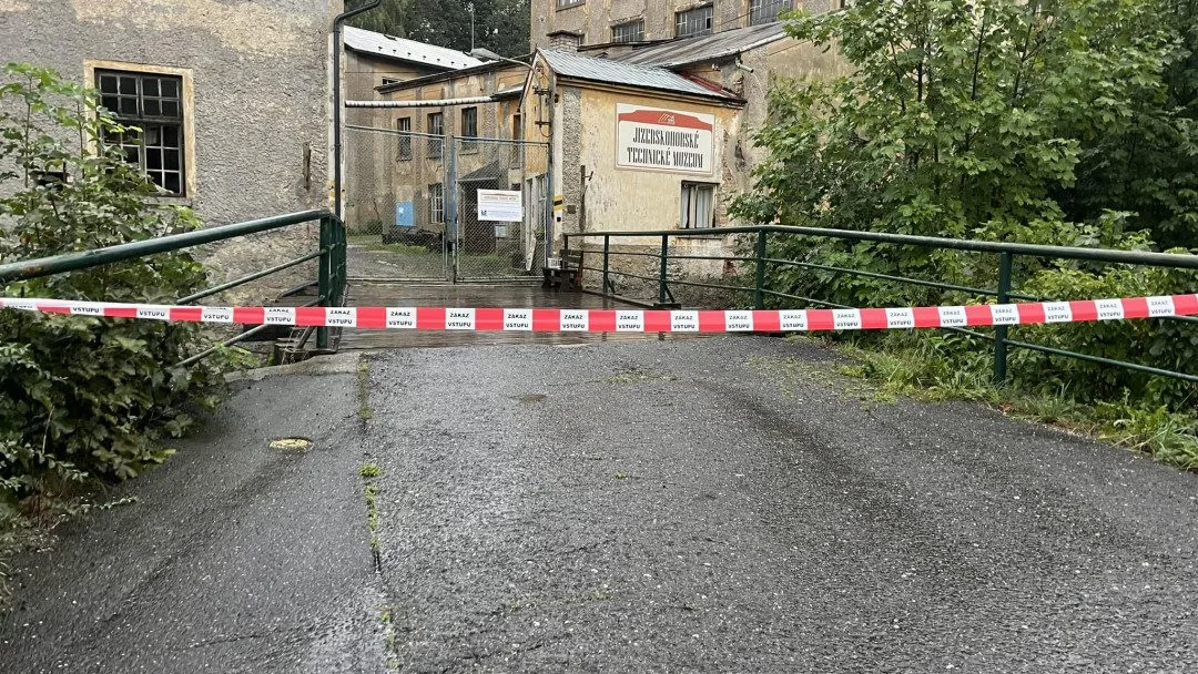 Jizerskohorské muzeum má po povodni podemleté základy, peníze shání ve sbírce