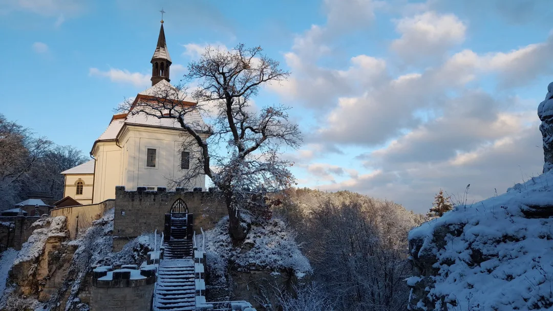 Hrad Valdštejn je otevřen ještě do 4. ledna, návštěvníky přivítá i na Silvestra a Nový rok