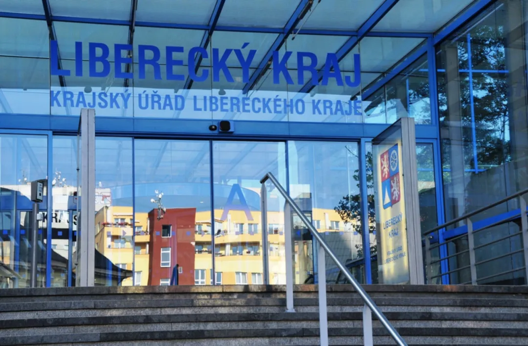 Daňové příjmy kraje byly loni o 293 milionů vyšší, než se čekalo. Půjdou na rekonstrukce silnic, do školství a na investice
