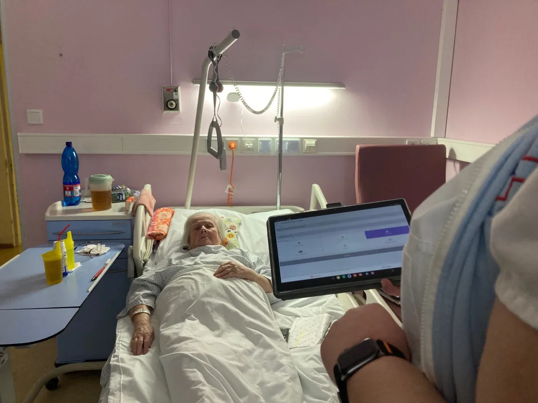 Dokáže zabránit pádu nechodícího pacienta. Liberecká nemocnice začala využívat nový bezkontaktní monitoring lůžek