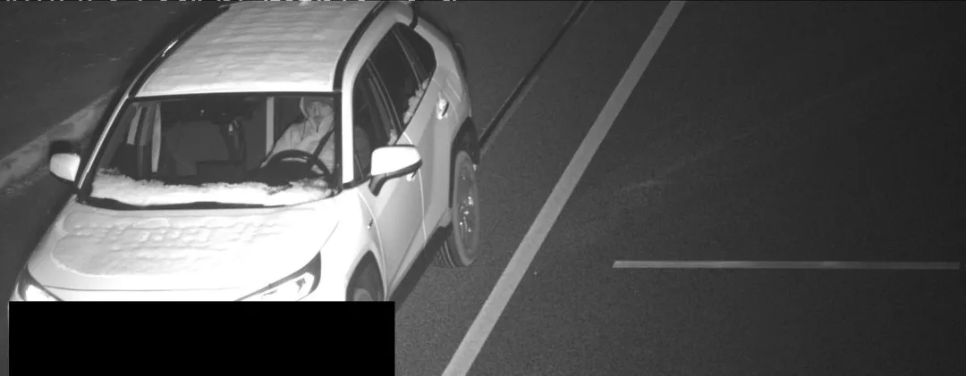 Auto ukradené v Jablonci vyfotila bezpečnostní kamera. Policie hledá řidiče