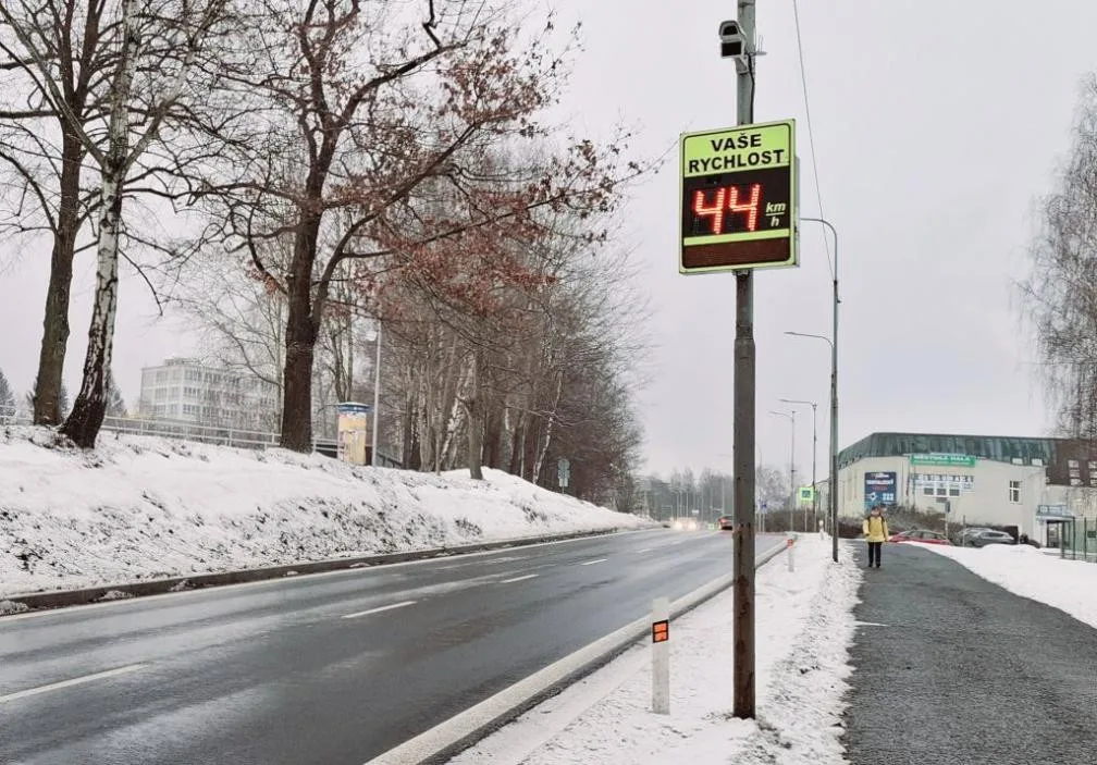 Radar u jablonecké přehrady začne v únoru měřit naostro, má zklidnit dopravu