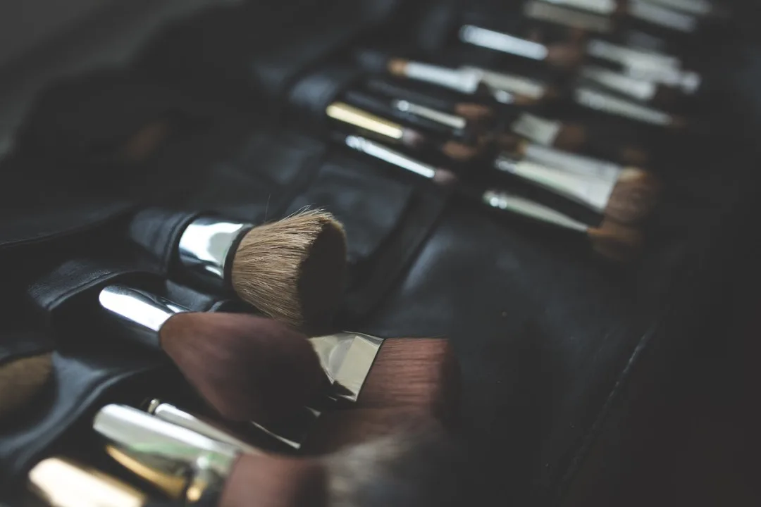 Jak správně vyčistit štětce na make-up? Použijte speciální čistič nebo dětský šampon
