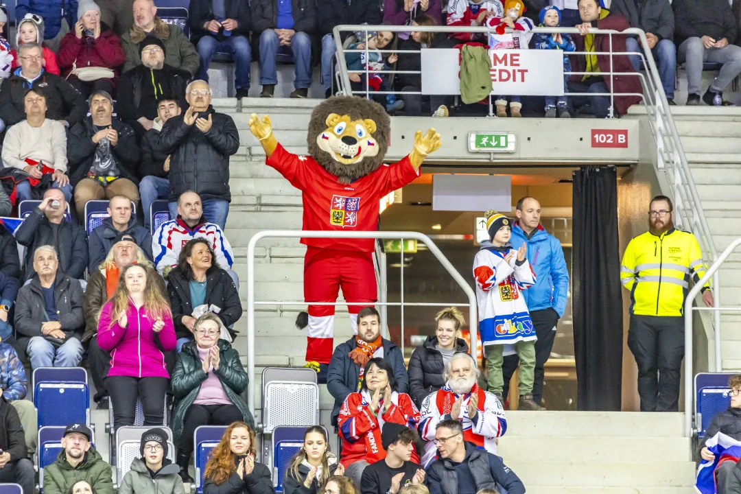 České hokejistky v prvním utkání na turnaji v Liberci deklasovaly Finsko 7:2, dnes je čekají Švýcarky