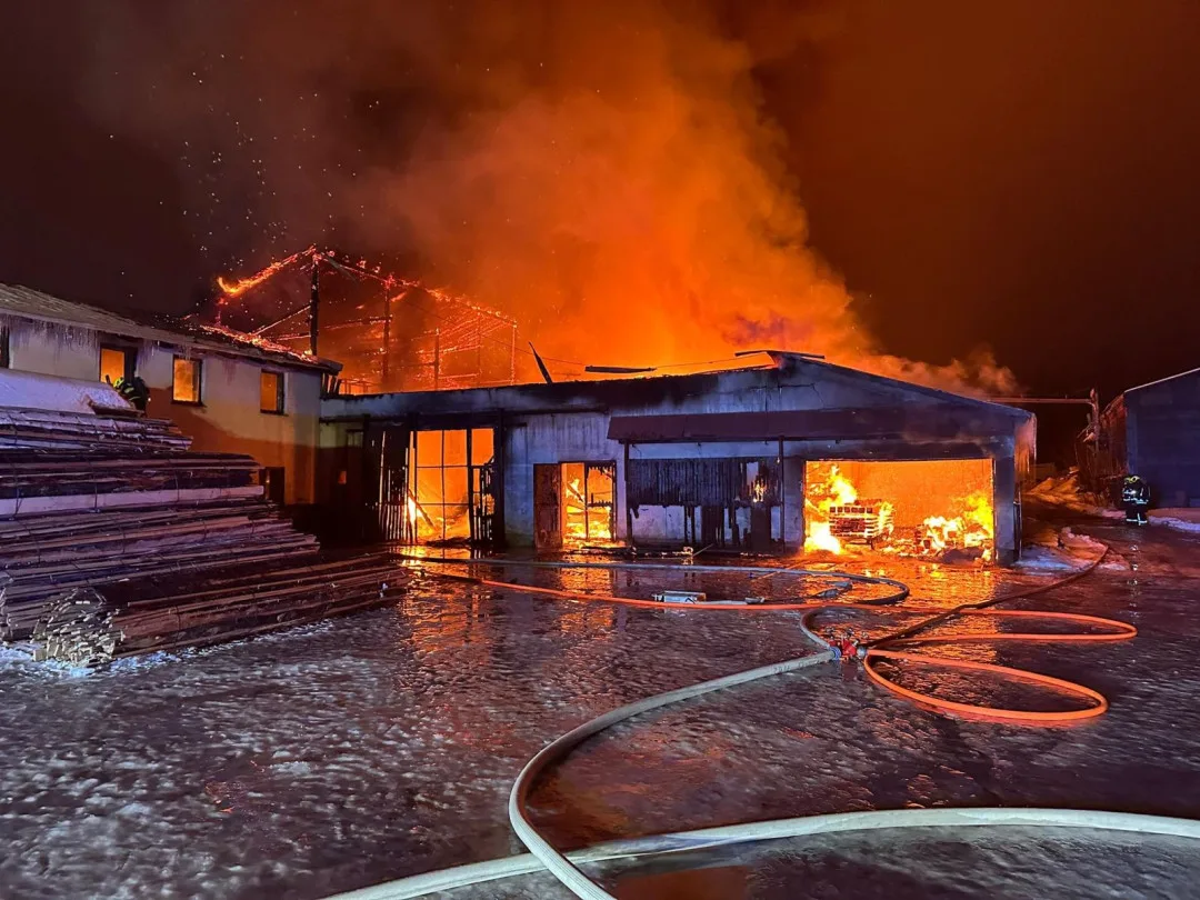 Hasiči zasahovali v roce 2024 častěji, dopravních nehod ale bylo ale oproti předchozímu roku méně