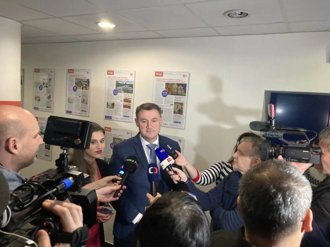 Martin Půta zůstává hejtmanem, v tajném hlasování pro jeho odvolání nehlasovala nadpoloviční většina zastupitelů