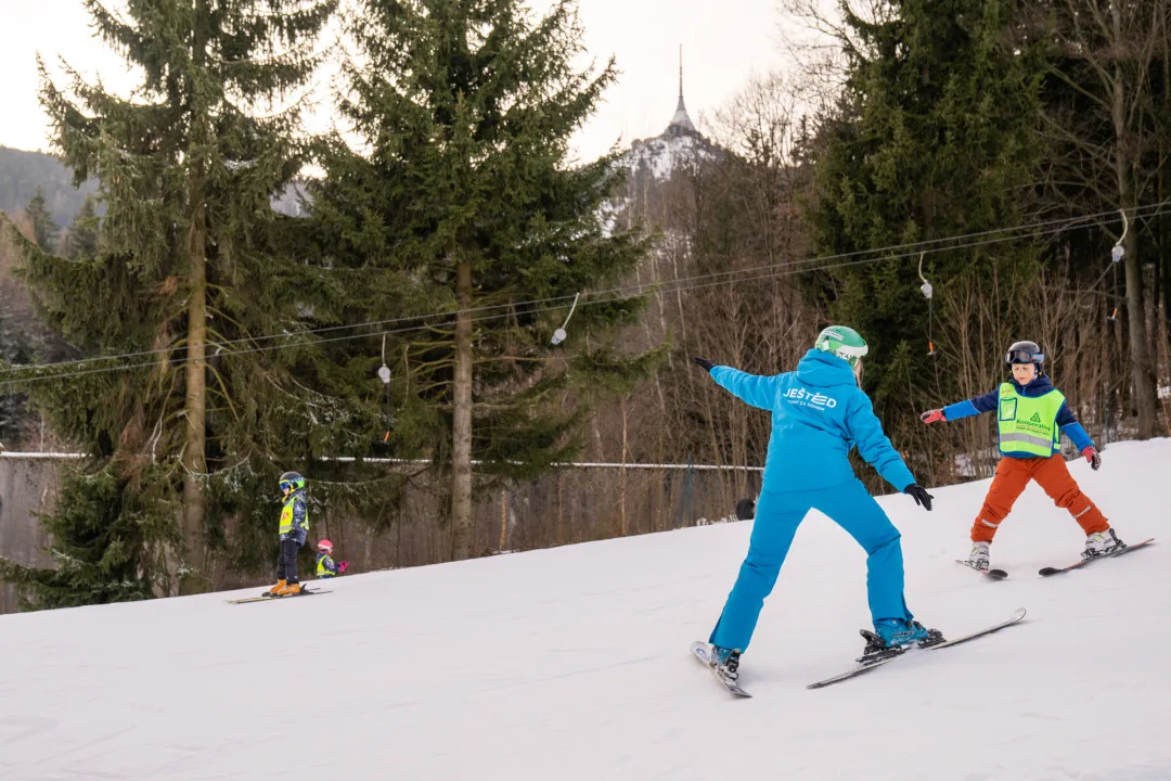 Při lyžování je potřeba pochopit, co se přitom v těle odehrává, říká Michal Novák, šéfinstruktor Ještěd Ski School