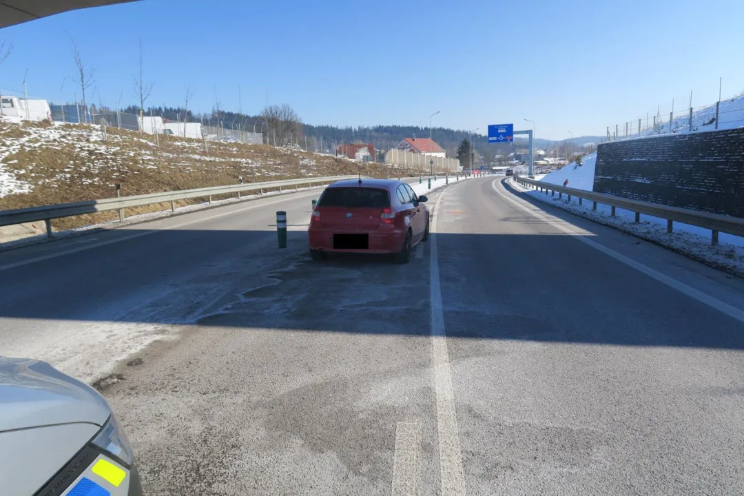 Policie hledá svědky nehody z minulého týdne, ke které došlo na příjezdu do Jablonce v Lukášově