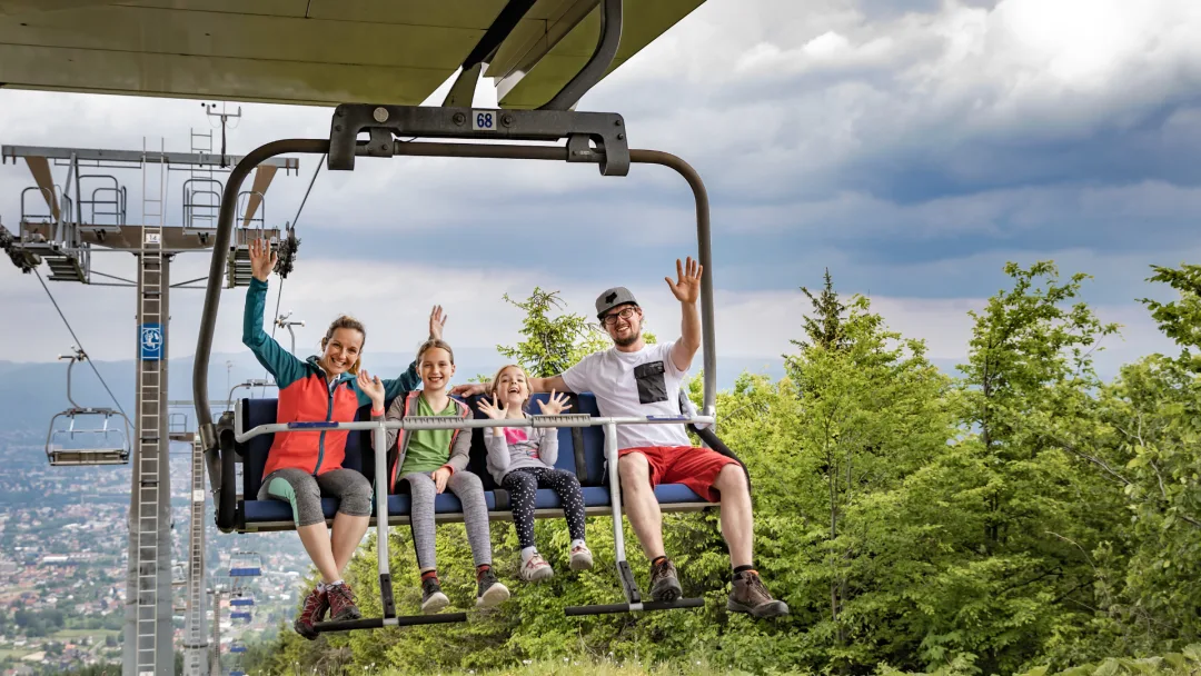 Předprodej oblíbených WALK & BIKE sezónek právě začal. Přes půl roku můžete na Ještědu jezdit lanovkou už od 370 Kč.