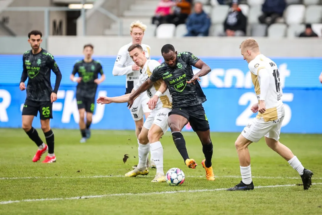 Jablonec uhrál na hřišti Hradce Králové remízu 1:1, přestože domácí posledních 15 minut dohrávali v deseti