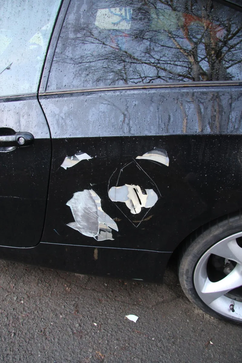 V České Lípě se Vandal vyřádil na zaparkovaném BMW