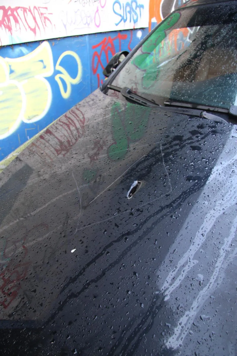 V České Lípě se Vandal vyřádil na zaparkovaném BMW