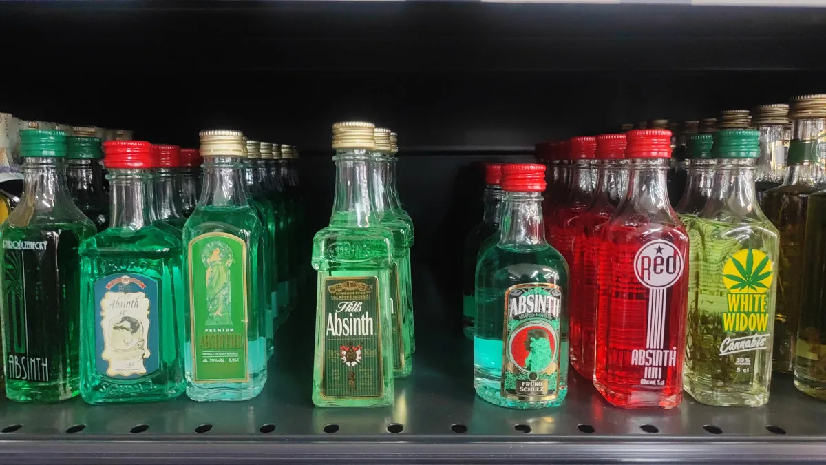 Ne každý absint je pravý. Česko je zaplavené napodobeninami z levných ingrediencí