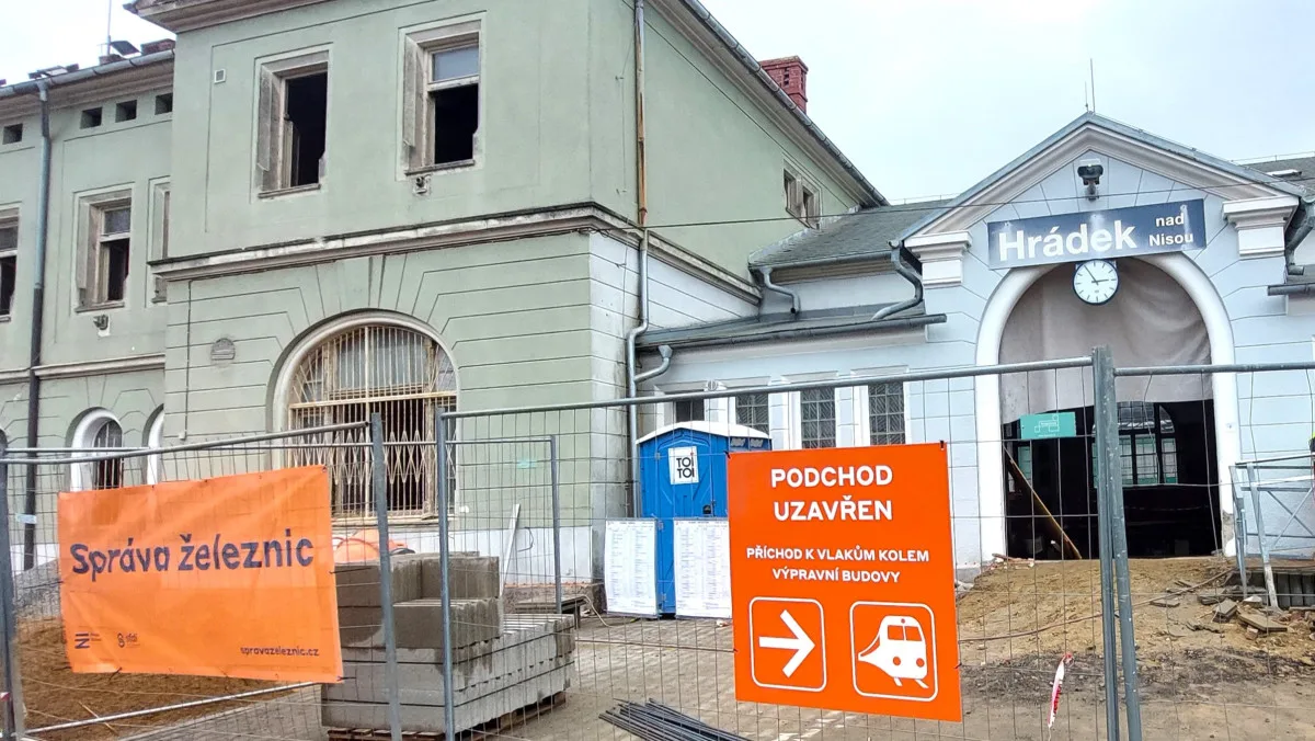 Proměna nádraží v Chrastavě a Hrádku nad Nisou pokračuje, v dubnu začne půlroční výluka vlaků