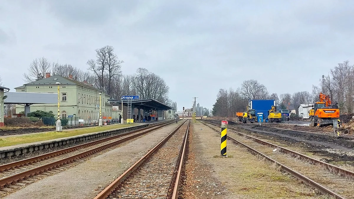 Proměna nádraží v Chrastavě a Hrádku nad Nisou pokračuje, v dubnu začne půlroční výluka vlaků