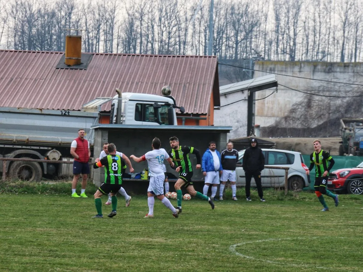 Liberecká devátá liga: Derby Řasnic, Hlavice jde do čela jižní skupiny