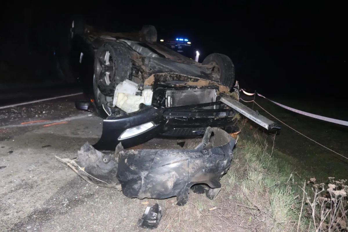 Mladý řidič se chtěl vyhnout srnce, zpanikařil ale a otočil auto na střechu