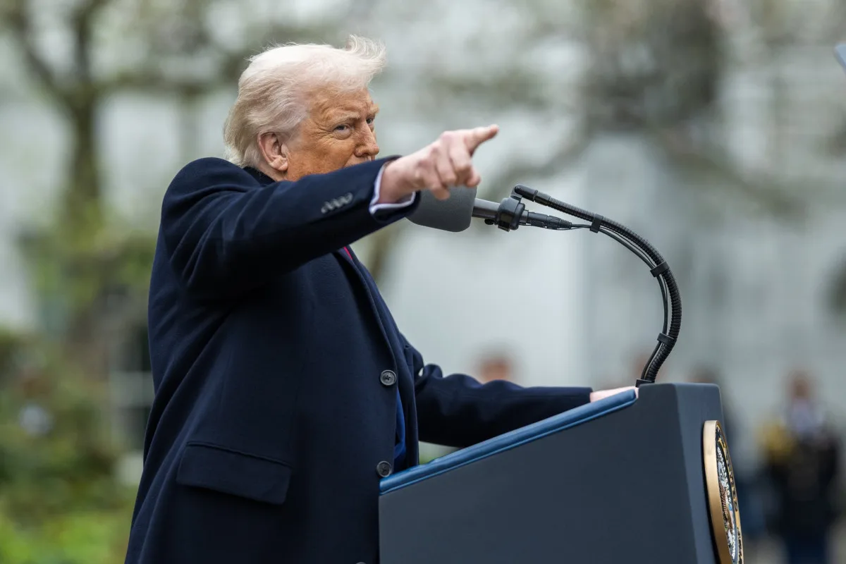 This photograph is provided by THE WHITE HOUSE as a courtesy and may be printed by the subject(s) in the photograph for personal use only. The photograph may not be manipulated in any way and may not otherwise be reproduced, disseminated or broadcast, wit