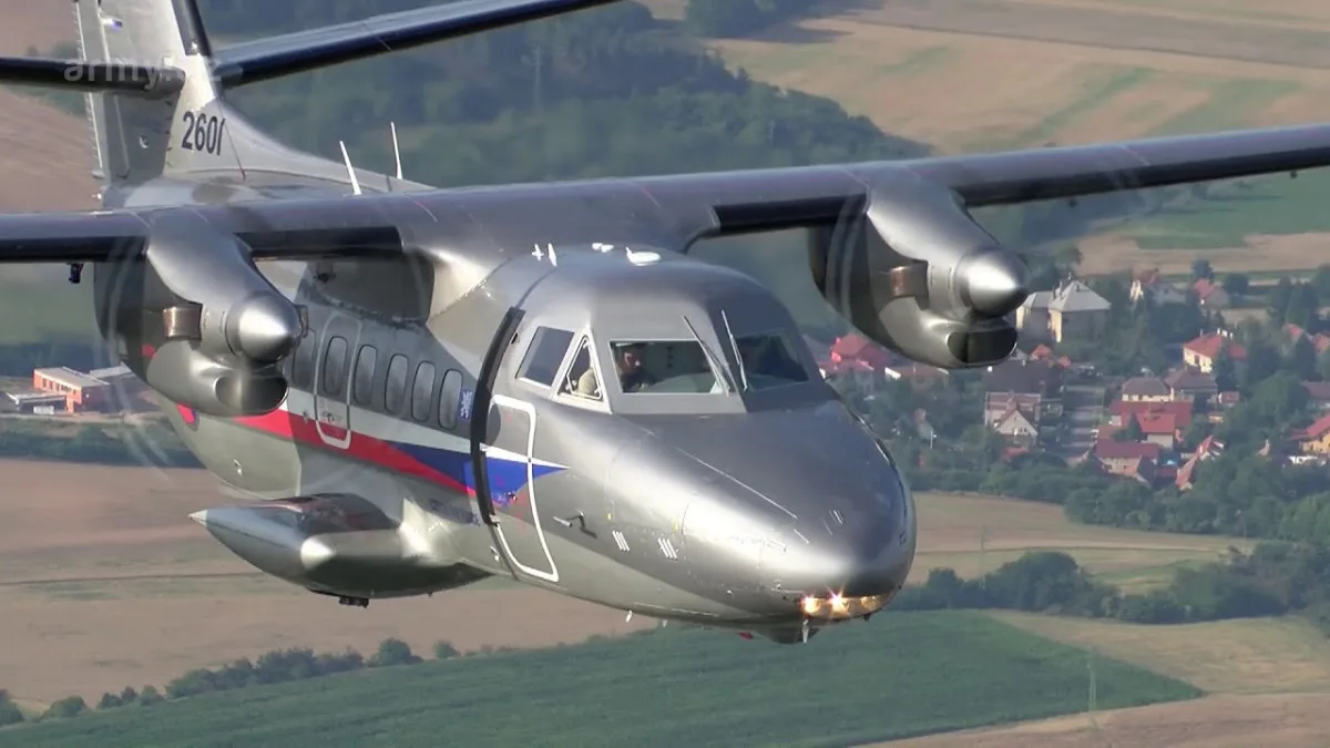 Nad Libercem dnes proletí turbovrtulový letoun a zazní čestné salvy. Budou součástí pohřbu vojáka