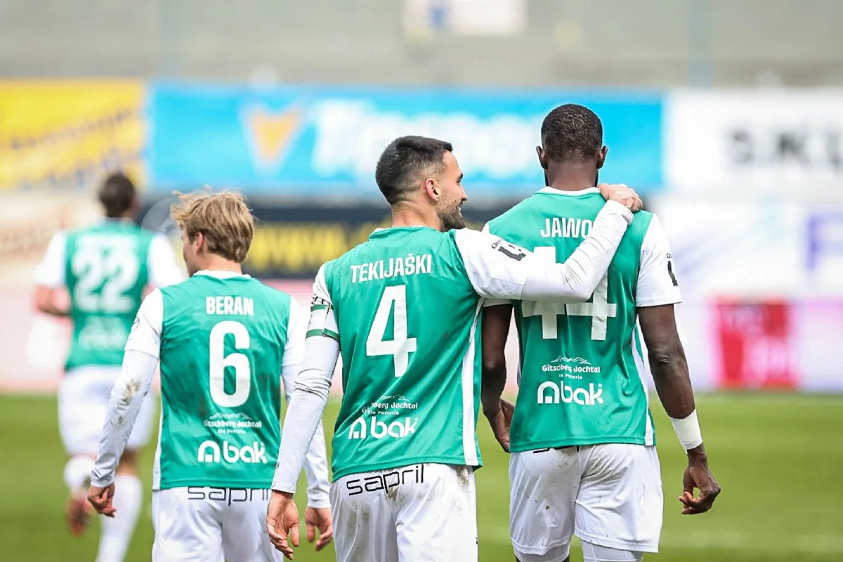 Jablonec v Teplicích vyhrál díky gólu Jawa 1:0, přes početní převahu nedokázal řadu dalších šancí proměnit