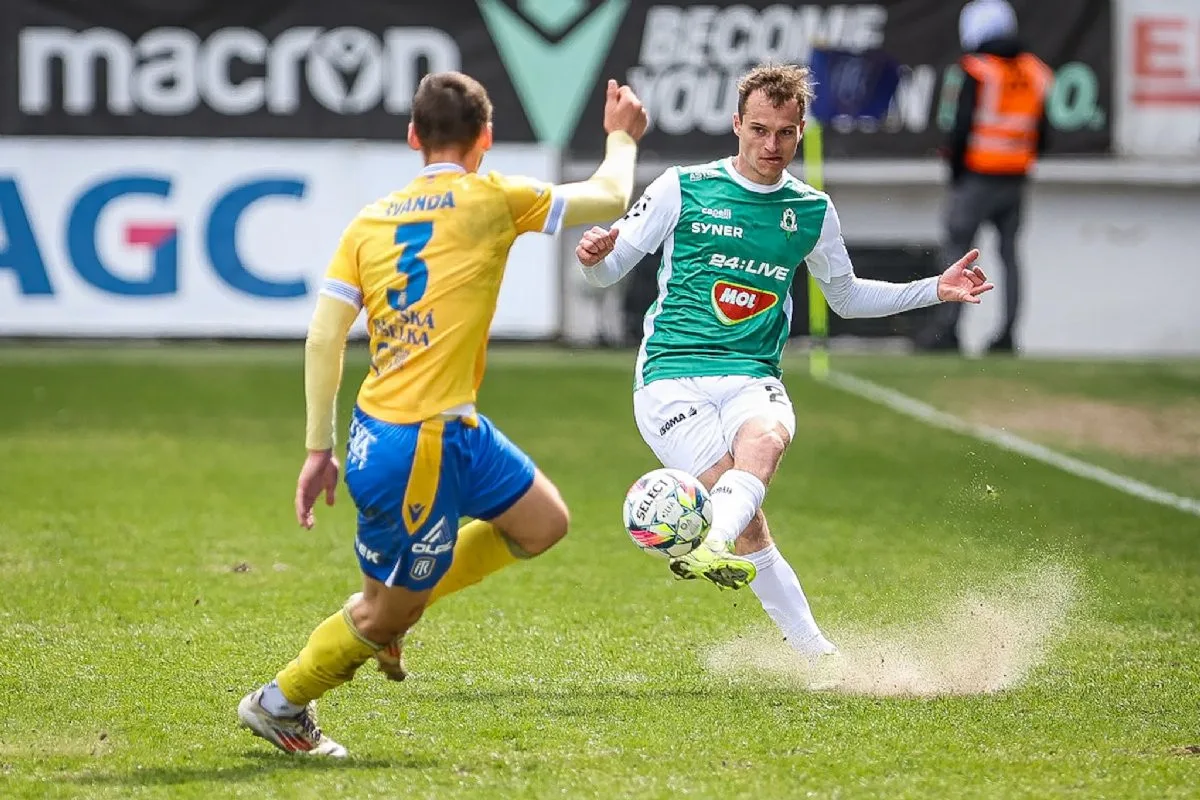 Jablonec v Teplicích vyhrál díky gólu Jawa 1:0, přes početní převahu nedokázal řadu dalších šancí proměnit
