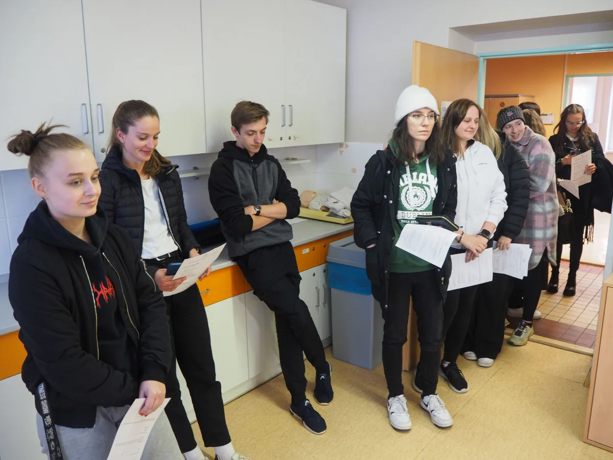 Zájemci stáli na liberecké univerzitě na zápis do registru dárců kostní dřeně frontu. Nabídnout nemocným pomoc přišlo 252 lidí
