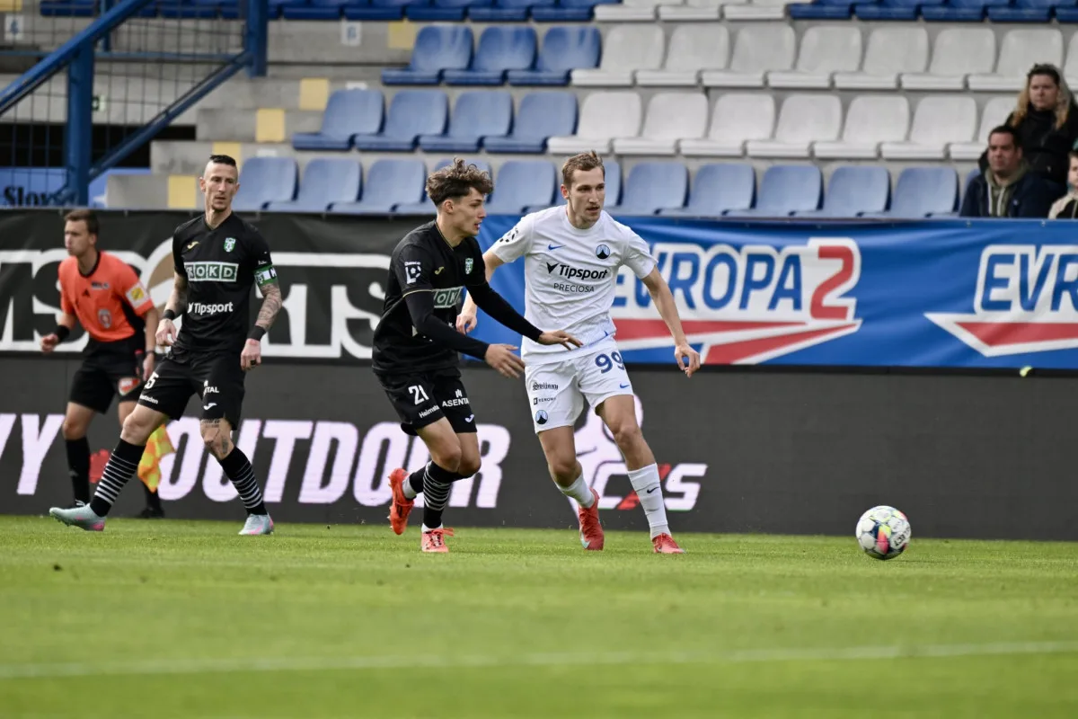 Slovan nezvládl utkání s Karvinou, pohrál 2:3. Skupinu o titul si nezahraje