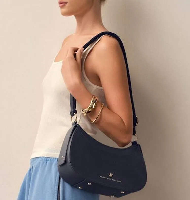 Crossbody kabelka vs taška přes rameno – kterou si vybrat pro každodenní nošení?