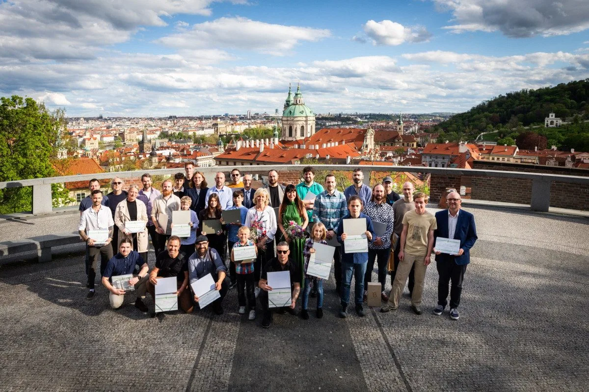 Všichni vítězové soutěže Czech Nature Photo a Czech Photo Junior s manželkou prezidenta Evou Pavlovou/Oldřich Drnec