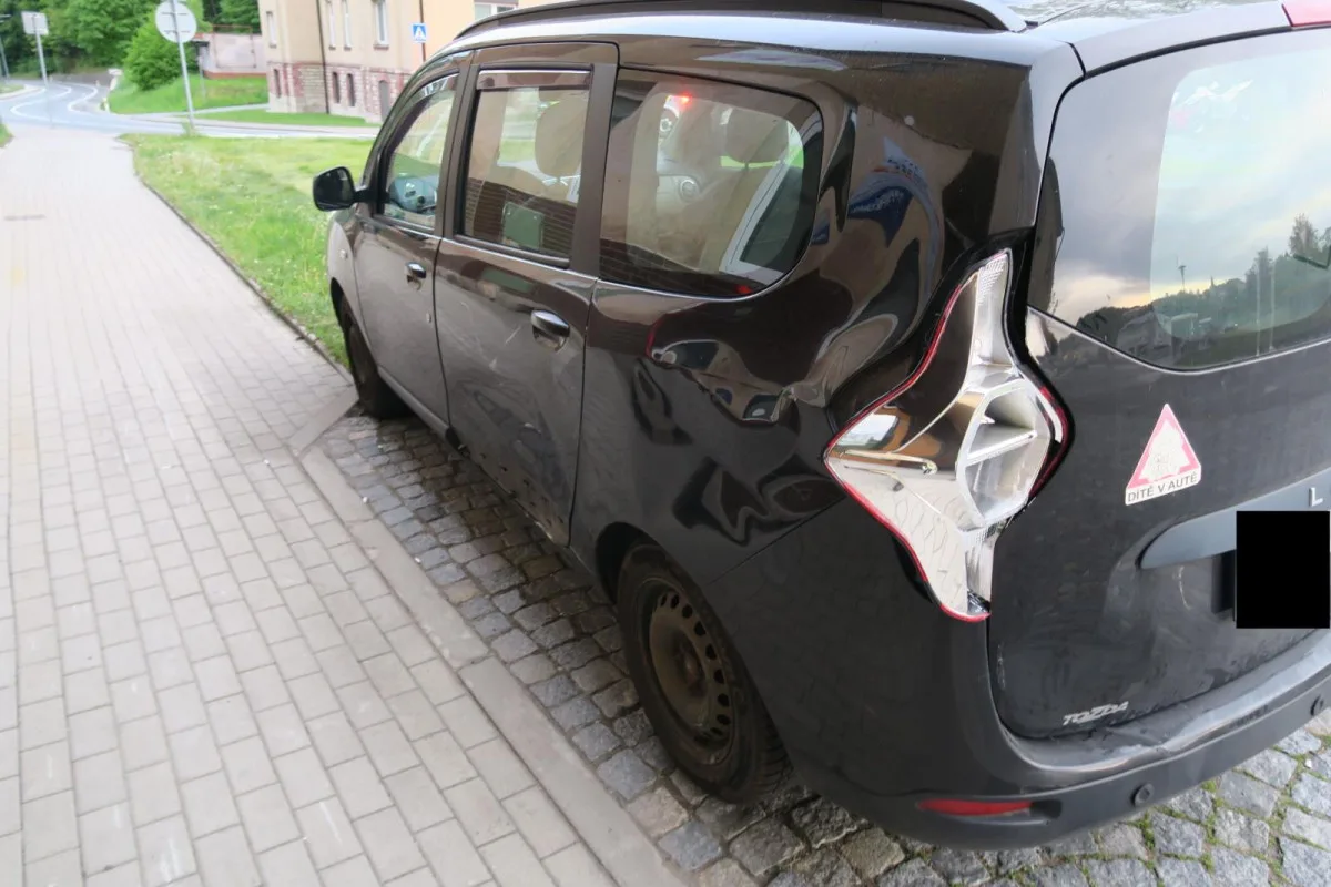 Srážka auta s čtyřkolkou v Tanvaldu. Řidička nedala přednost