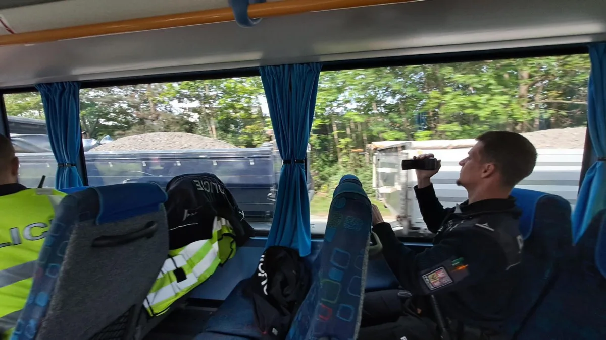 Policisté na kontrolu řidičů využili speciální autobus. Zaznamenali přes třicet přestupků