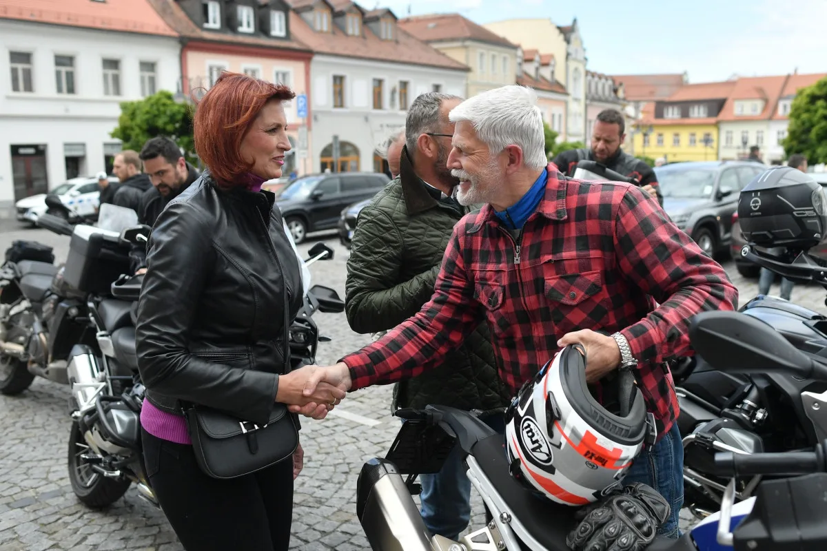 V České Lípě odhalili plastiku legendárního závodníka Václava Vondřicha.