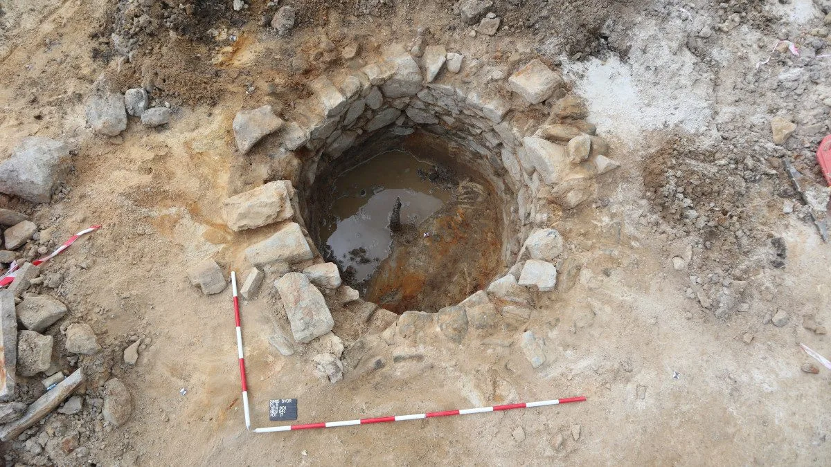 Na nově budovaném obchvatu Svoru našli archeologové vlčí jámu, tedy past na vlky
