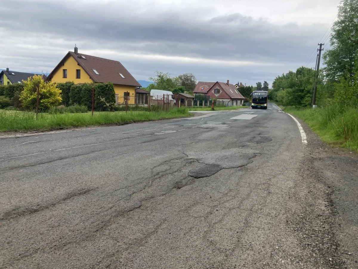 Nejrozbitější městská silnice v Liberci, ulice Karlovská, se dočká kompletní opravy