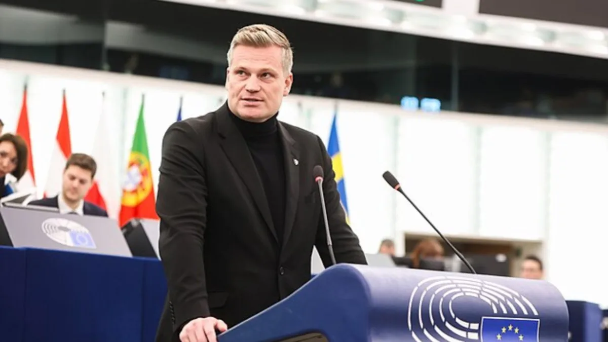 KOMENTÁŘ: Filip Turek utíká z Bruselu, aby hasil vlastní požáry
