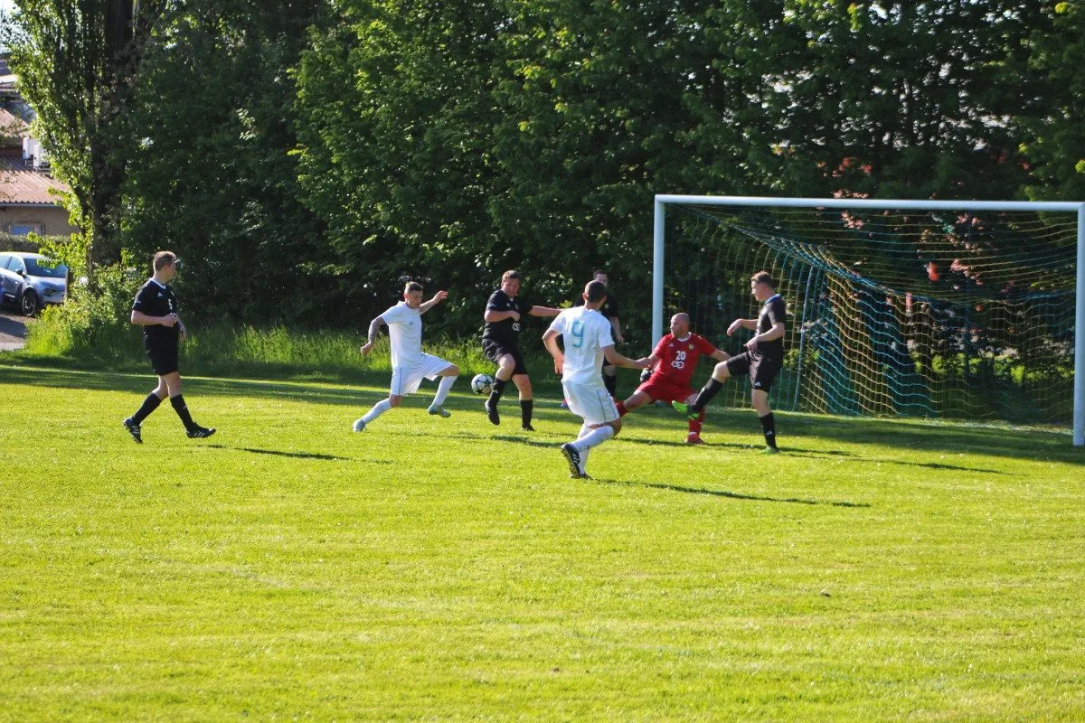 Liberecká devátá liga: Hlavice se nesešla. Přestřelka ve Václavicích